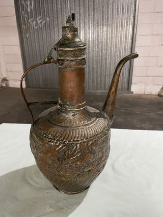 Brocca in rame decorata