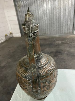 Brocca in rame decorata