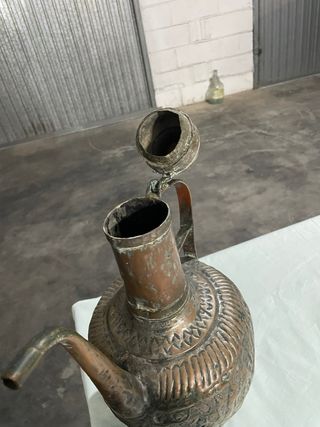 Brocca in rame decorata