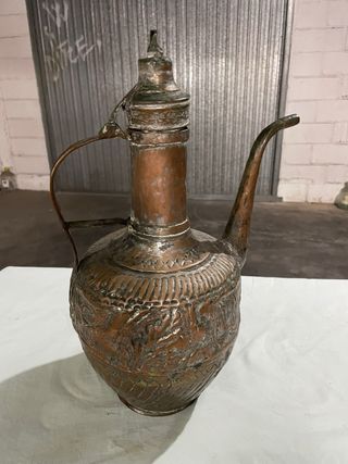 Brocca in rame decorata