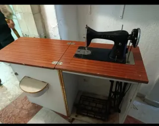 Máquina de coser Alfa antigua