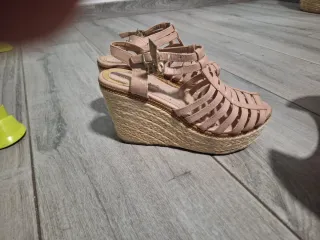 Sandalias cuña beige/rosa