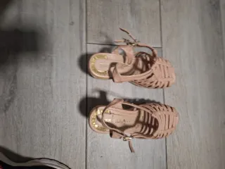 Sandalias cuña beige/rosa