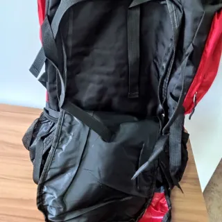 Mochila Montaña 90L Roja y Negra Impermeable