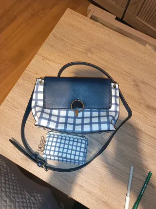 Lote bolso y cartera Parfois cuadros azul y blanco