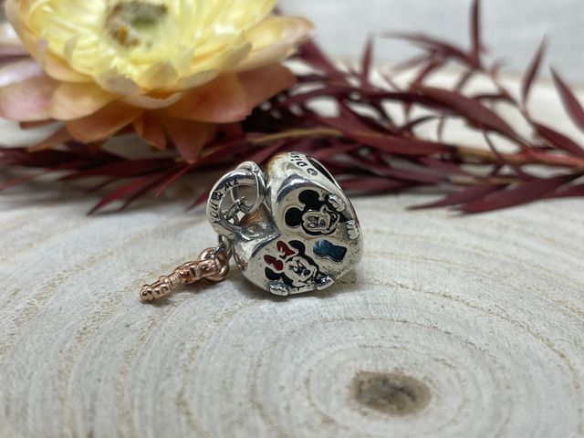 Charm Corazón Minnie y Mickey con Llave Disney