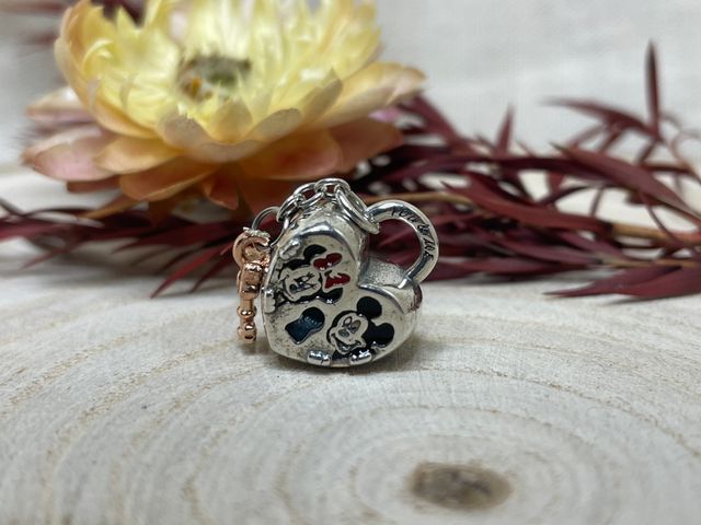 Charm Corazón Minnie y Mickey con Llave Disney