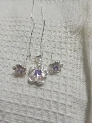 Conjunto Plata Collar y Pendientes Flor Morada