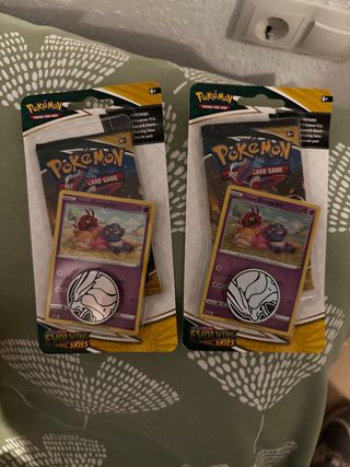 Pack Pokémon Evolving Skies con Carta Promo+Moneda