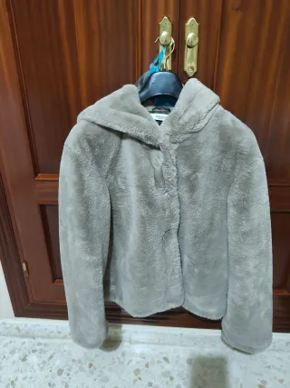 Abrigo corto Mango con capucha talla S