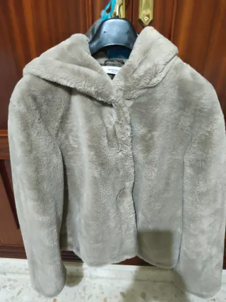 Abrigo corto Mango con capucha talla S