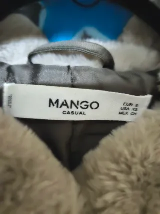 Abrigo corto Mango con capucha talla S