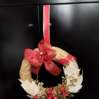 Ghirlanda natalizia decorata