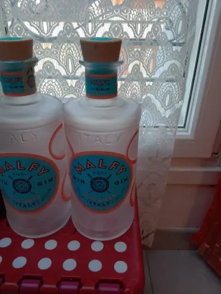 Bottiglie vuote Malfy e Hendricks