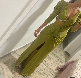 Vestido fiesta verde con abertura