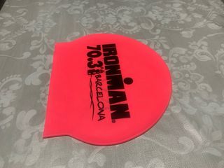 Gorro Natación Ironman 70.3 Barcelona Rosa