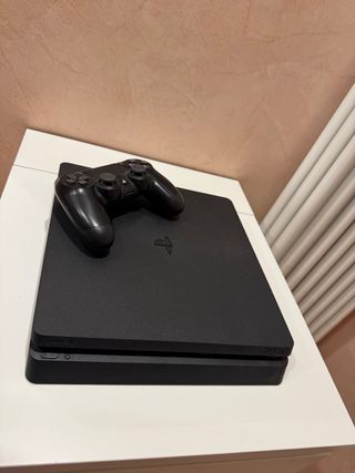 PlayStation 4 Slim Nera