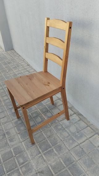 4 Sillas de madera natural