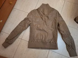Chaqueta beige mujer