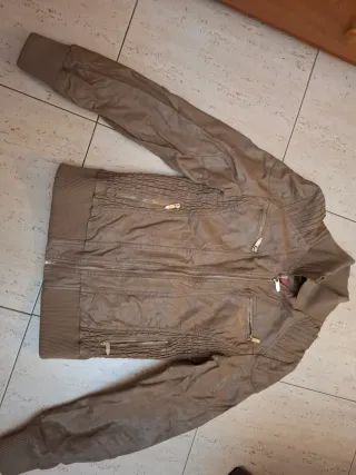 Chaqueta beige mujer