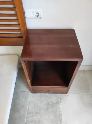 Comodino in legno massello