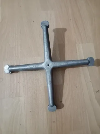 Vecchia pressa per racchette da tennis in legno