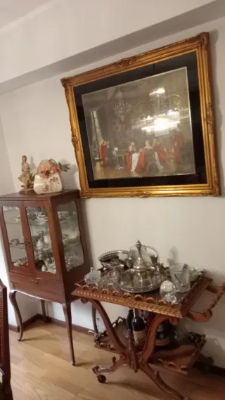 Mesa de jantar com cadeiras em madeira