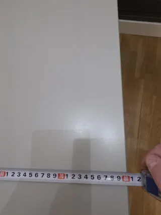 Mesa de cocina azul y plateada