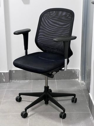Silla de oficina ergonómica negra