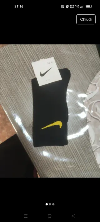 Calzini Nike neri con logo giallo