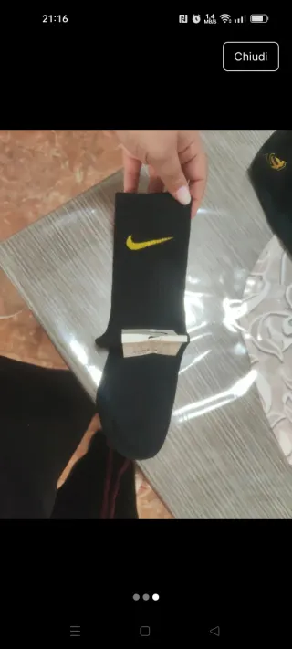 Calzini Nike neri con logo giallo