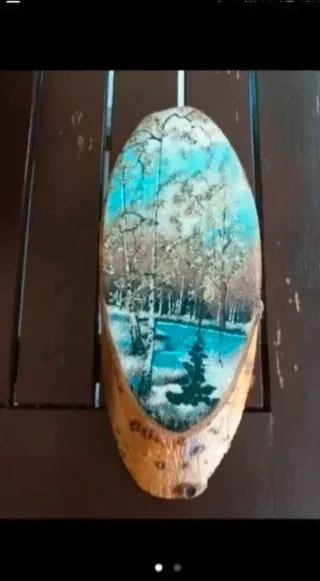 Decorazione in legno dipinta a mano