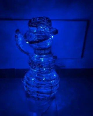 Pupazzo di neve luminoso blu