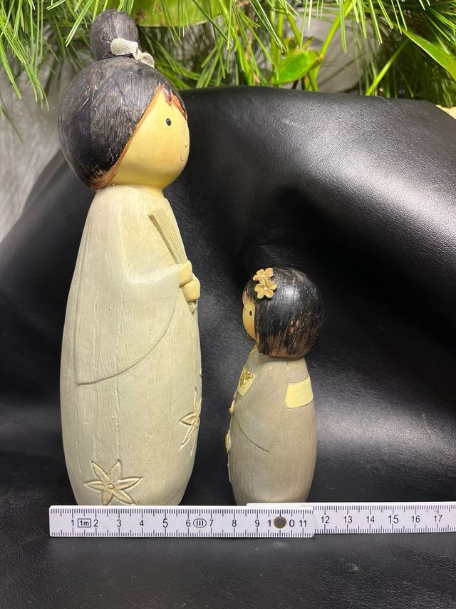 Figurine Kokeshi in Ceramica: Set di Tre Decorazioni