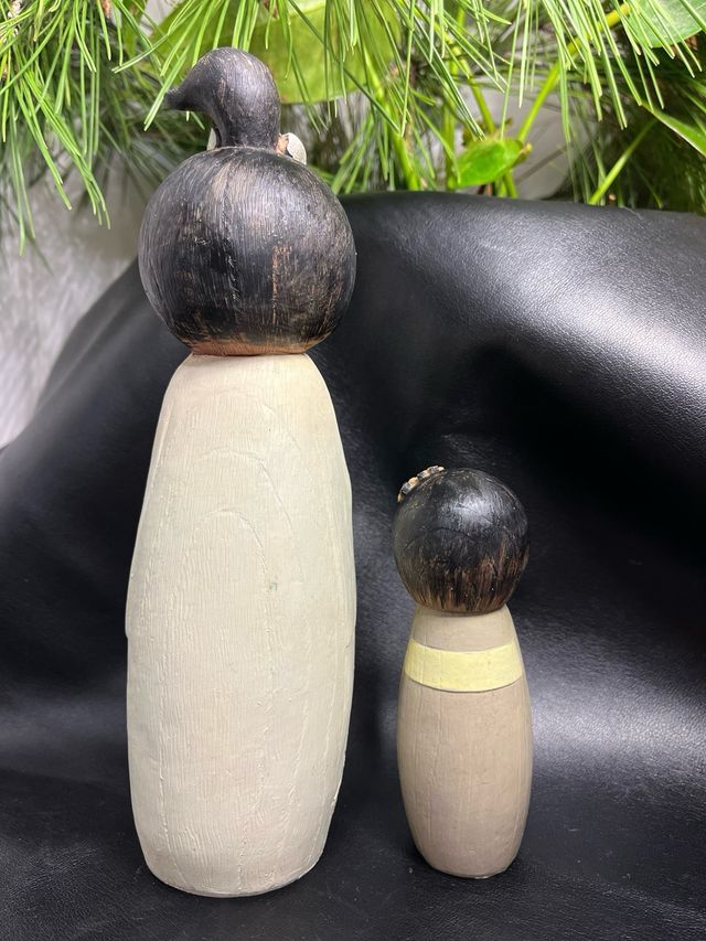 Figurine Kokeshi in Ceramica: Set di Tre Decorazioni