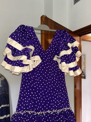 Traje de Flamenca Morado con Lunares Blancos