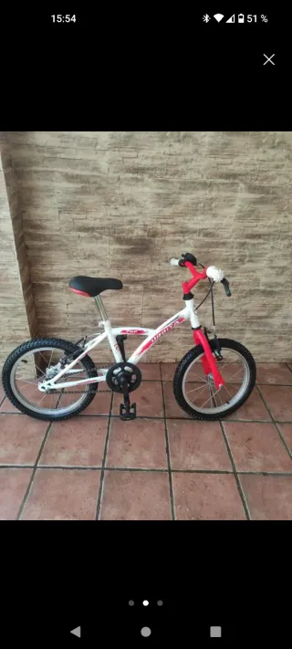 Bicicleta infantil blanca y roja
