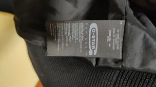 Cazadora G-STAR con capucha negra