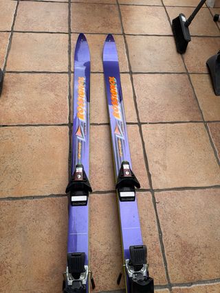 Esquís Rossignol con fijaciones