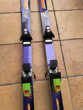 Esquís Rossignol con fijaciones