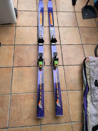 Esquís Rossignol con fijaciones