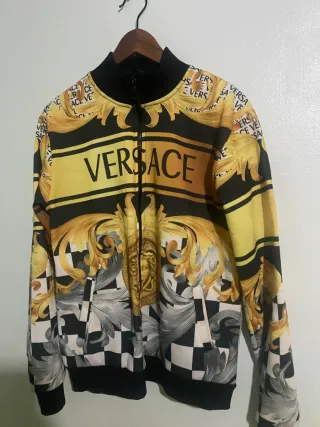 Sudadera Versace dorada con estampado barroco