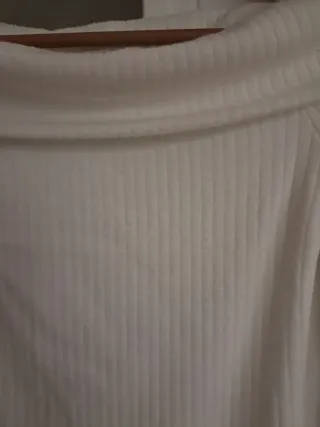 Jersey Stradivarius escote Bardot blanco