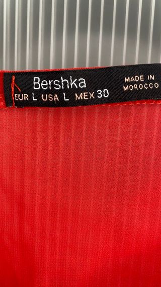Camiseta tirantes Bershka roja talla L