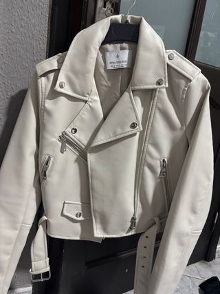 Chaqueta Biker Blanca Stradivarius Talla XS