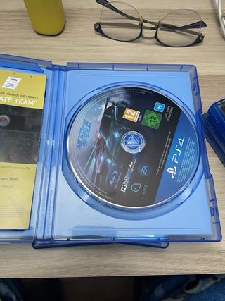 PS4 (PlayStation 4) Negra + mandos y juegos