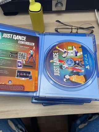 PS4 (PlayStation 4) Negra + mandos y juegos