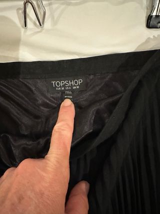 Falda plisada elegante de gasa negra