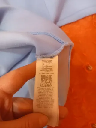 Felpa corta Guess con cappuccio