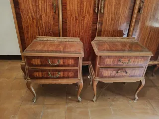 Comodino antico in legno